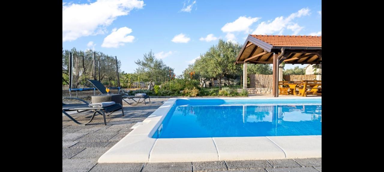 Olive Tree House With Jacuzzi, Wifi And 40M2 Pool Villa Siritovci Ngoại thất bức ảnh