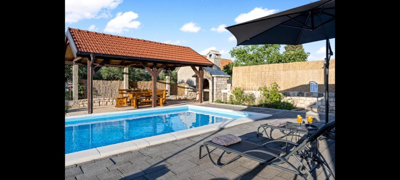 Olive Tree House With Jacuzzi, Wifi And 40M2 Pool Villa Siritovci Ngoại thất bức ảnh
