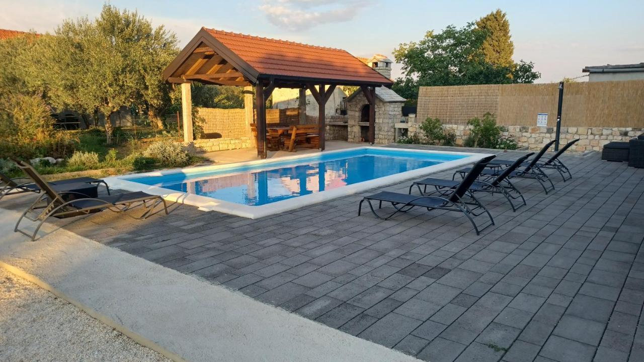 Olive Tree House With Jacuzzi, Wifi And 40M2 Pool Villa Siritovci Ngoại thất bức ảnh