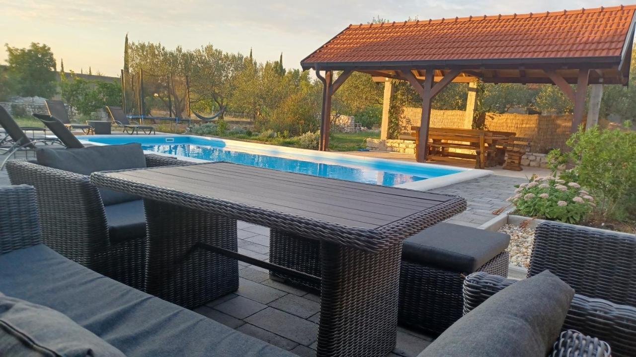 Olive Tree House With Jacuzzi, Wifi And 40M2 Pool Villa Siritovci Ngoại thất bức ảnh