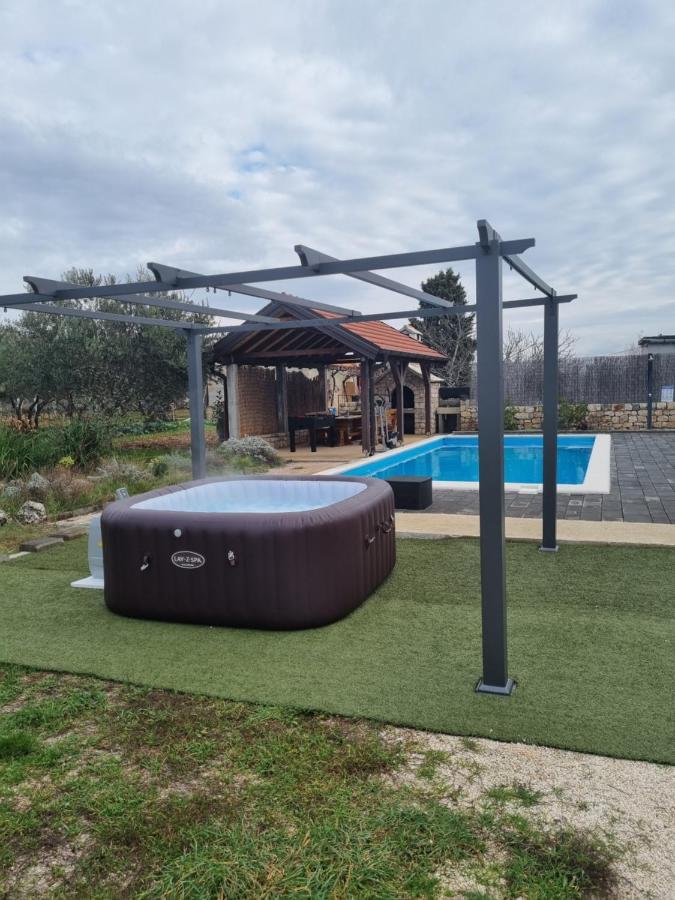 Olive Tree House With Jacuzzi, Wifi And 40M2 Pool Villa Siritovci Ngoại thất bức ảnh