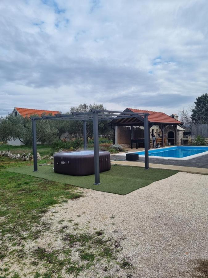 Olive Tree House With Jacuzzi, Wifi And 40M2 Pool Villa Siritovci Ngoại thất bức ảnh