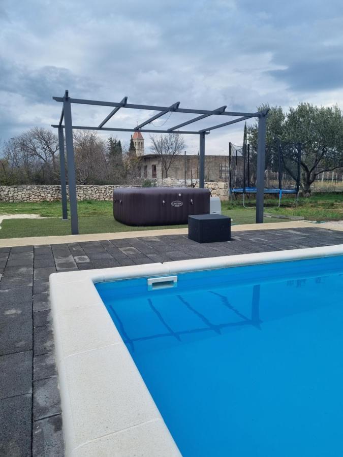 Olive Tree House With Jacuzzi, Wifi And 40M2 Pool Villa Siritovci Ngoại thất bức ảnh