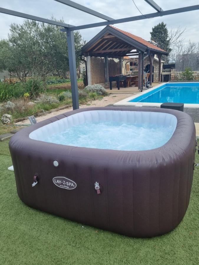 Olive Tree House With Jacuzzi, Wifi And 40M2 Pool Villa Siritovci Ngoại thất bức ảnh